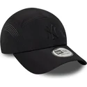 mutzen-gebogen-schwarz-snapback-runner-tech-midi-der-new-york-yankees-mlb-von-new-era