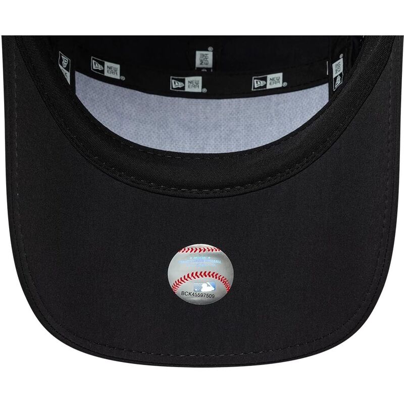 casquette-trucker-noire-avec-logo-noir-runner-tech-midi-new-york-yankees-mlb-new-era