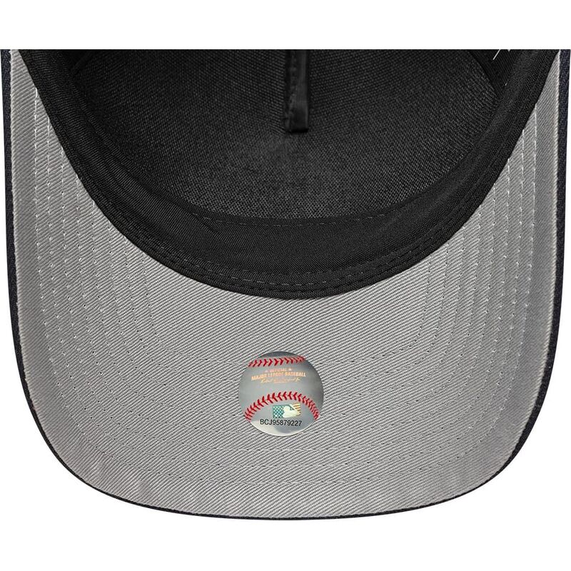casquette-courbee-bleue-marine-snapback-9forty-m-crown-a-frame-emblem-new-york-yankees-mlb-new-era