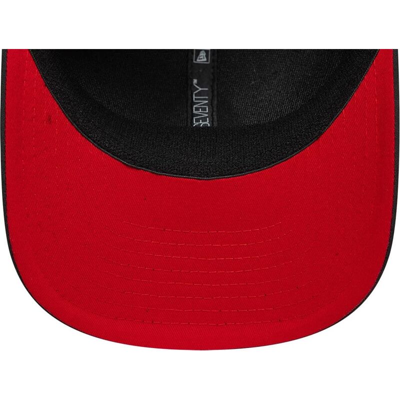 casquette-courbee-noire-snapback-avec-logo-rouge-9seventy-stretch-snap-fw-poly-ac-milan-serie-a-new-era