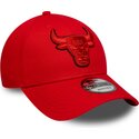 casquette-courbee-rouge-ajustable-avec-logo-rouge-9forty-outline-chicago-bulls-nba-new-era