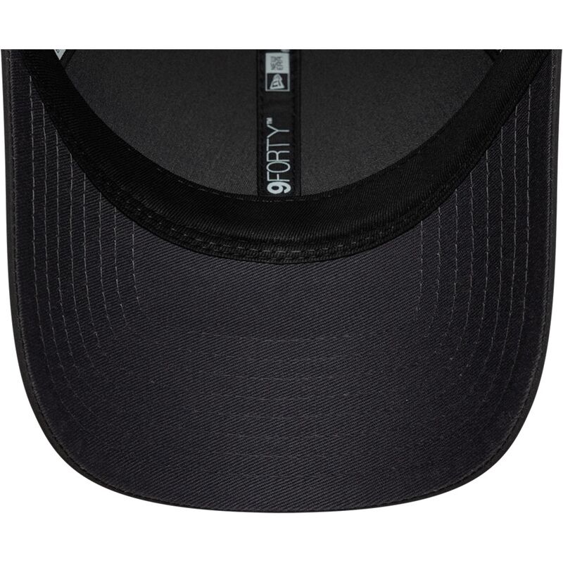 casquette-courbee-grise-fonce-ajustable-avec-logo-noir-9forty-metal-manchester-united-football-club-premier-league-new-era