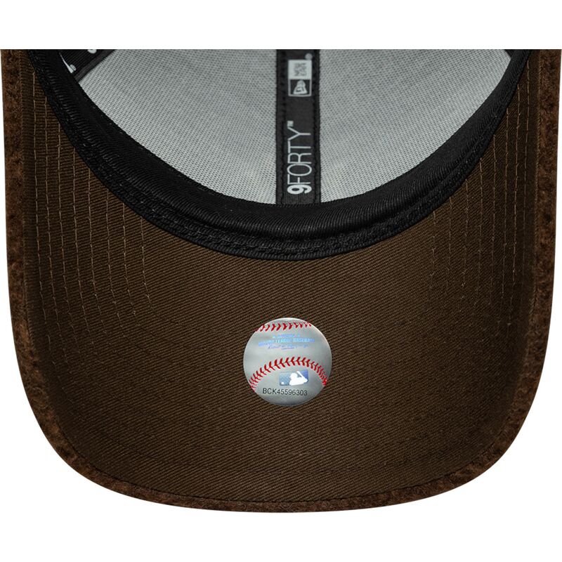 mutzen-gebogen-braun-snapback-9forty-winter-borg-der-new-york-yankees-mlb-von-new-era