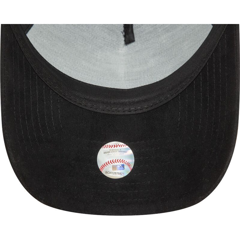casquette-courbee-noire-snapback-avec-logo-noir-e-frame-faux-suede-new-york-yankees-mlb-new-era