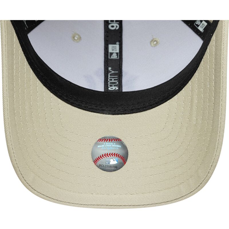 casquette-courbee-beige-snapback-avec-logo-marron-9forty-m-crown-new-york-yankees-mlb-new-era