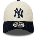 casquette-courbee-beige-et-bleue-marine-ajustable-avec-logo-bleu-marine-9forty-m-crown-cord-new-york-yankees-mlb-new-era
