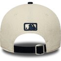 casquette-courbee-beige-et-bleue-marine-ajustable-avec-logo-bleu-marine-9forty-m-crown-cord-new-york-yankees-mlb-new-era