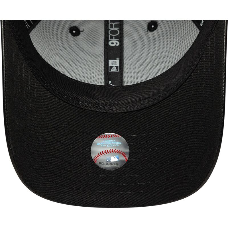 casquette-courbee-noire-snapback-pour-femme-avec-logo-noir-9forty-m-crown-pu-diamante-new-york-yankees-mlb-new-era