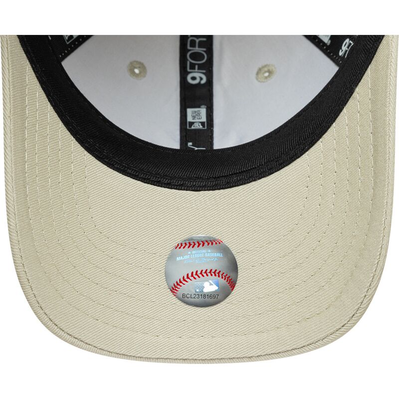 casquette-courbee-beige-ajustable-pour-enfant-avec-logo-rose-9forty-dino-icon-new-york-yankees-mlb-new-era