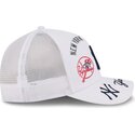 mutzen-gebogen-weiss-snapback-9forty-m-crown-a-frame-all-over-der-new-york-yankees-mlb-von-new-era