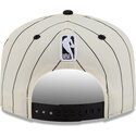 mutzen-gebogen-beige-snapback-19twenty-pinstripe-der-chicago-bulls-nba-von-new-era