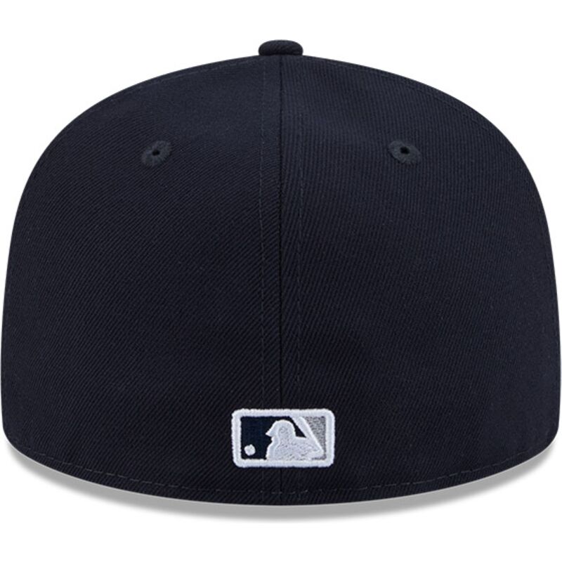 casquette-plate-bleue-marine-ajustee-59fifty-rhinestone-badge-new-york-yankees-mlb-new-era