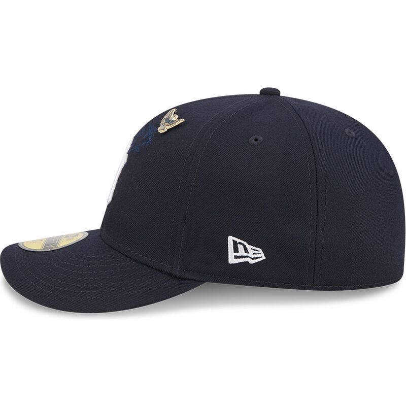 casquette-courbee-bleue-marine-ajustee-59fifty-pin-na-lifestyle-f1-new-york-yankees-mlb-new-era casquette-courbee-bleue-marine-ajustee-59fifty-pin-na-lifestyle-f1-new-york-yankees-mlb-new-era