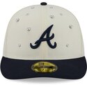 mutzen-gebogen-beige-angepasst-59fifty-beads-na-lifestyle-f1-der-atlanta-braves-mlb-von-new-era