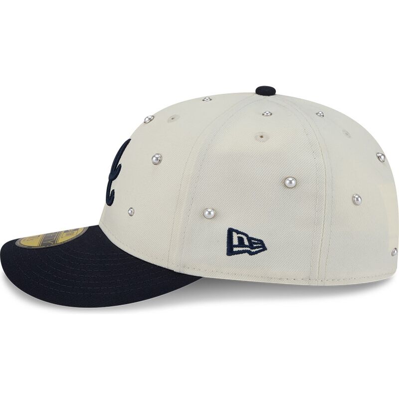 mutzen-gebogen-beige-angepasst-59fifty-beads-na-lifestyle-f1-der-atlanta-braves-mlb-von-new-era