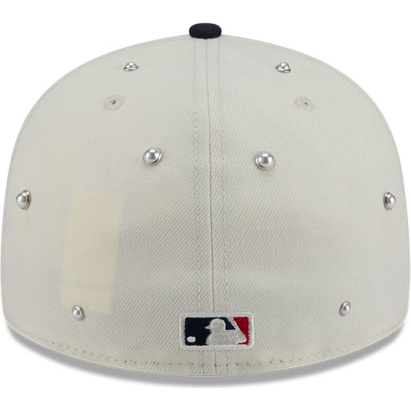 mutzen-gebogen-beige-angepasst-59fifty-beads-na-lifestyle-f1-der-atlanta-braves-mlb-von-new-era