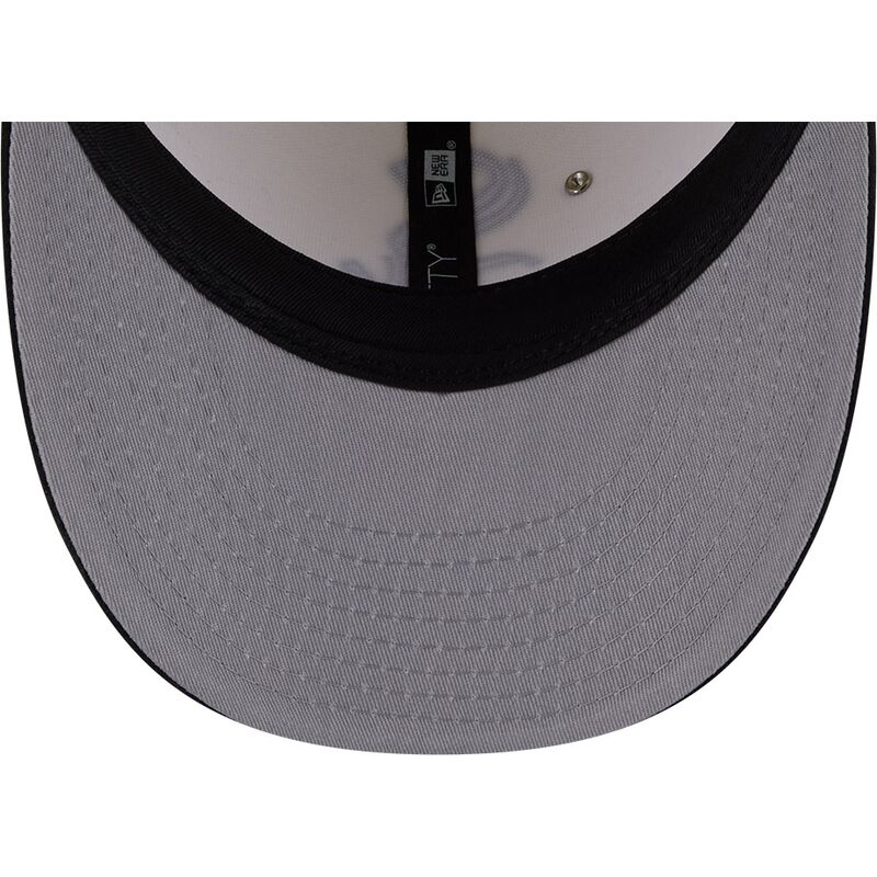 casquette-courbee-beige-et-noire-ajustee-59fifty-beads-na-lifestyle-f1-chicago-white-sox-mlb-new-era
