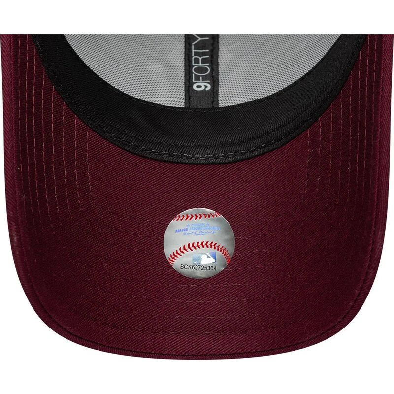 mutzen-gebogen-rot-verstellbares-band-rosa-9forty-metallic-der-new-york-yankees-mlb-von-new-era