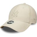 casquette-courbee-beige-ajustable-pour-femme-avec-logo-beige-9forty-cord-new-york-yankees-mlb-new-era