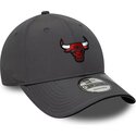 mutzen-gebogen-grau-verstellbares-band-9forty-recycled-der-chicago-bulls-nba-von-new-era