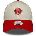casquette-courbee-beige-et-rouge-ajustable-pour-femme-9forty-contrast-manchester-united-football-club-premier-league-new-era