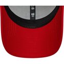 casquette-courbee-beige-et-rouge-ajustable-pour-femme-9forty-contrast-manchester-united-football-club-premier-league-new-era