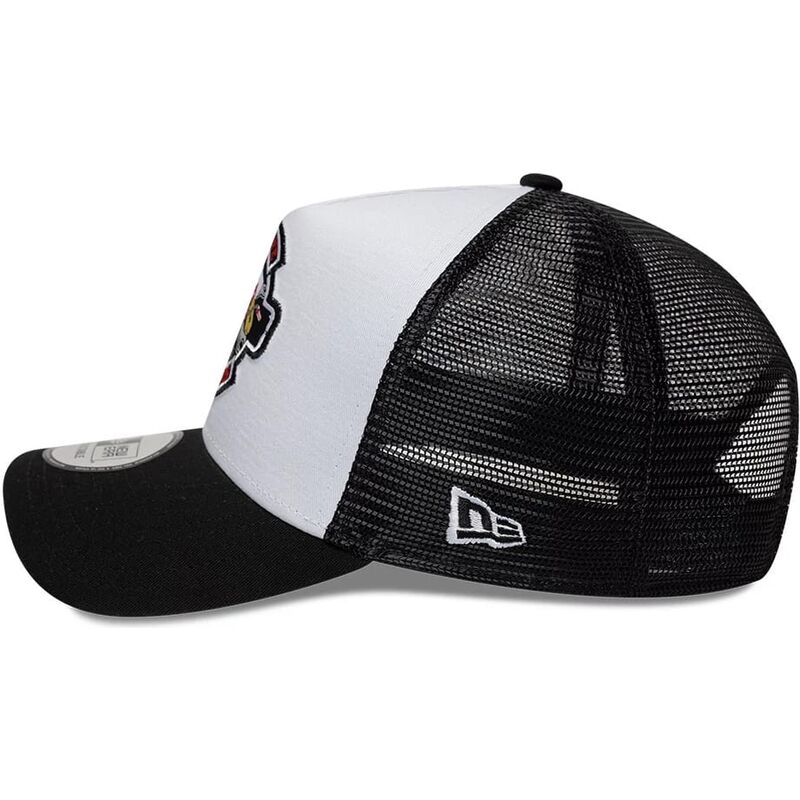 mutzen-gebogen-schwarz-snapback-a-frame-location-icon-der-pigs-eye-garage-von-new-era