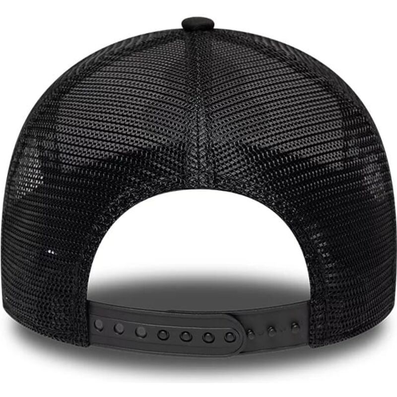 mutzen-gebogen-schwarz-snapback-a-frame-location-icon-der-pigs-eye-garage-von-new-era