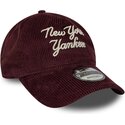 mutzen-gebogen-rot-verstellbares-band-9twenty-a-frame-cord-script-der-new-york-yankees-mlb-von-new-era