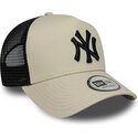 casquette-trucker-beige-et-noire-avec-logo-noir-a-frame-league-essential-new-york-yankees-mlb-new-era