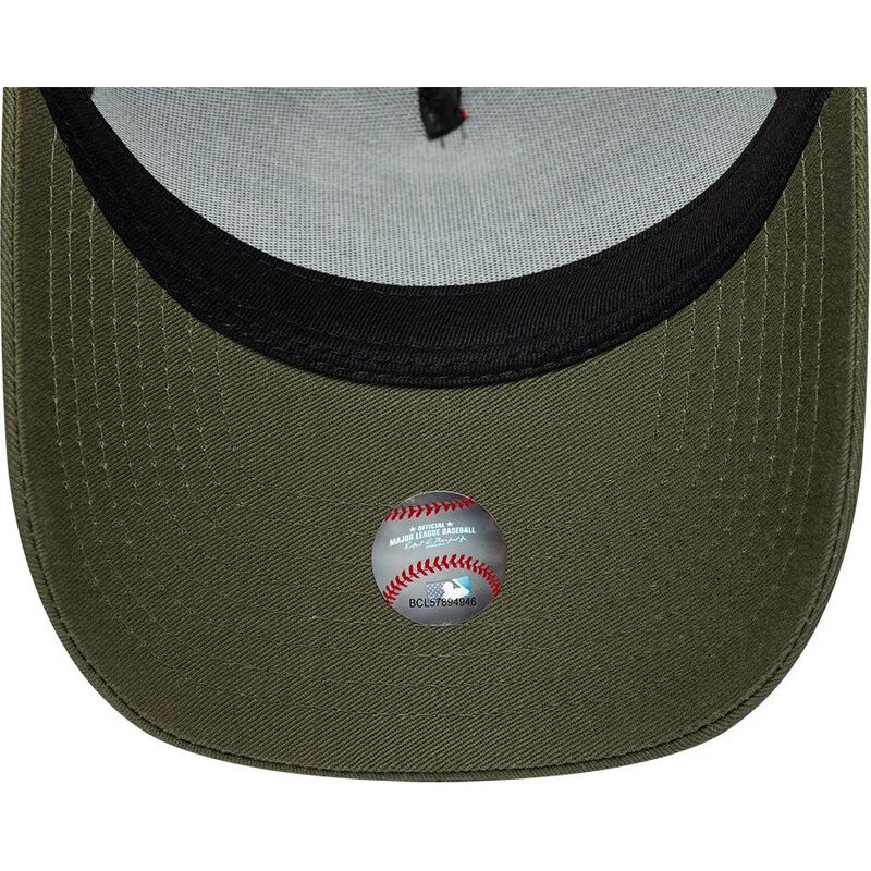 casquette-trucker-verte-et-noire-avec-logo-noir-a-frame-league-essential-new-york-yankees-mlb-new-era casquette-trucker-verte-et-noire-avec-logo-noir-a-frame-league-essential-new-york-yankees-mlb-new-era