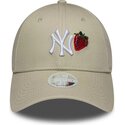 casquette-courbee-beige-ajustable-pour-femme-9forty-fruit-icon-strawberry-new-york-yankees-mlb-new-era