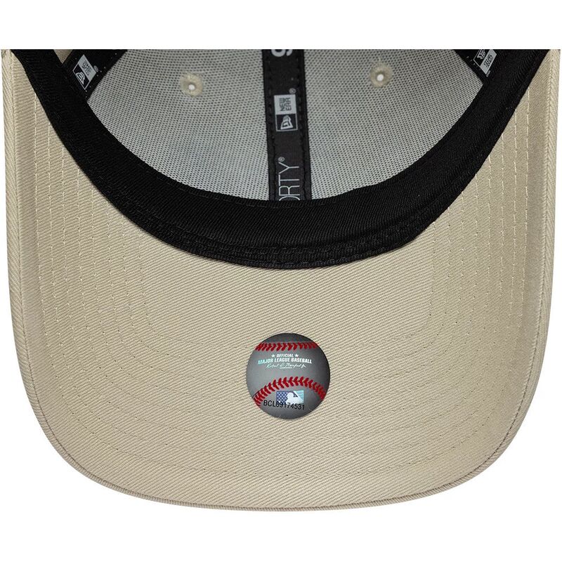 casquette-courbee-beige-ajustable-pour-femme-9forty-fruit-icon-strawberry-new-york-yankees-mlb-new-era