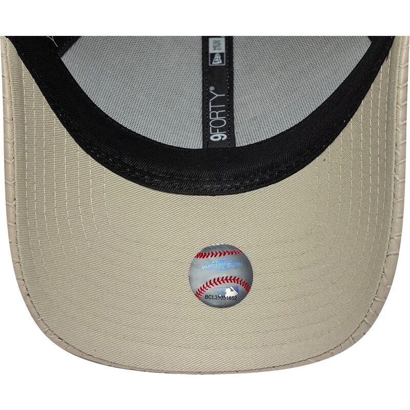 casquette-courbee-beige-ajustable-avec-logo-beige-9forty-pu-weave-new-york-yankees-mlb-new-era