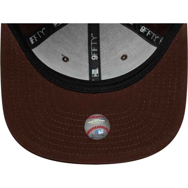 mutzen-flach-braun-snapback-9fifty-original-fit-league-essential-der-new-york-yankees-mlb-von-new-era