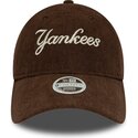 casquette-courbee-marron-ajustable-pour-femme-9twenty-cord-script-new-york-yankees-mlb-new-era