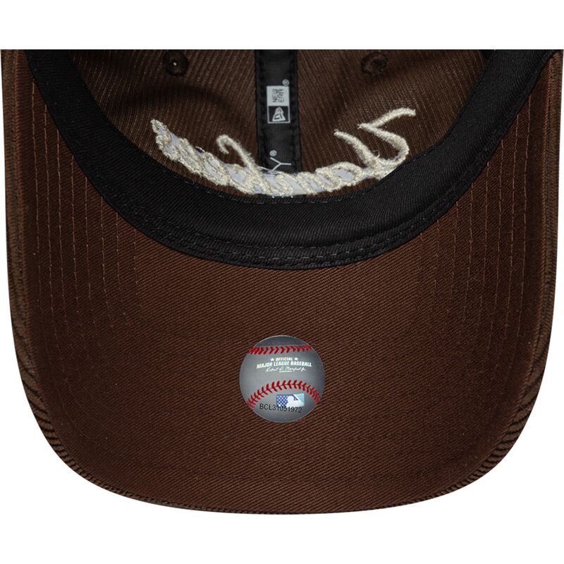 casquette-courbee-marron-ajustable-pour-femme-9twenty-cord-script-new-york-yankees-mlb-new-era