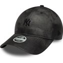 casquette-courbee-noire-ajustable-pour-femme-avec-logo-noir-9twenty-washed-pu-new-york-yankees-mlb-new-era