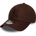 mutzen-gebogen-braun-verstellbares-band-9forty-league-essential-der-new-york-yankees-mlb-von-new-era