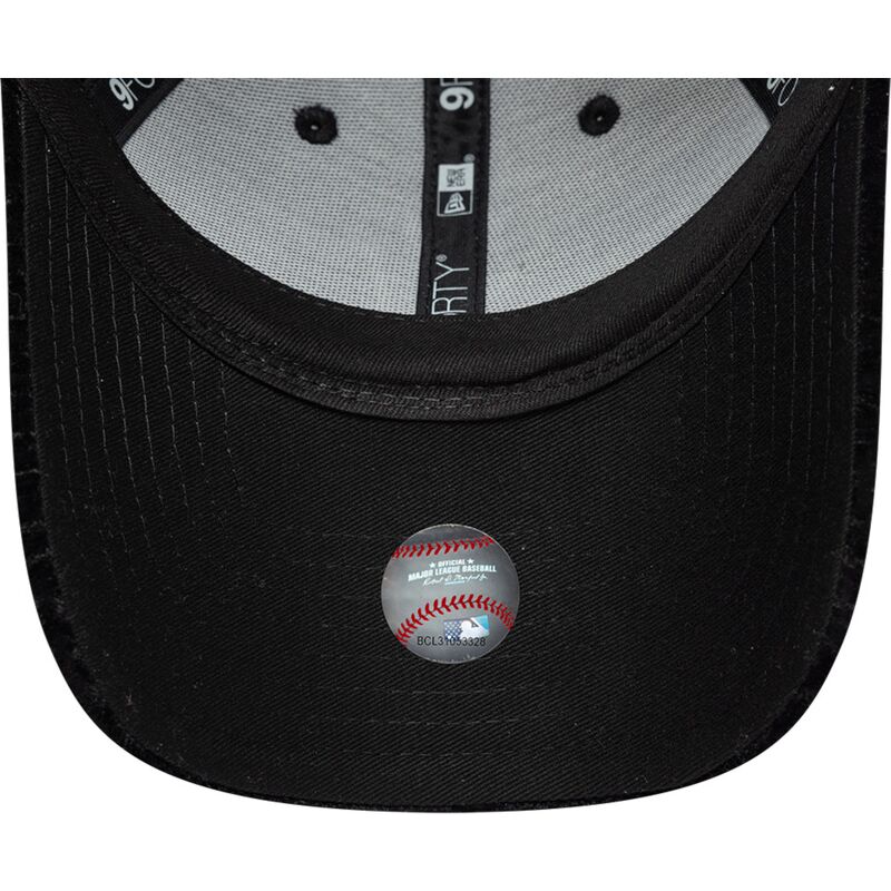 casquette-courbee-noire-ajustable-pour-femme-avec-logo-noir-9forty-velour-new-york-yankees-mlb-new-era