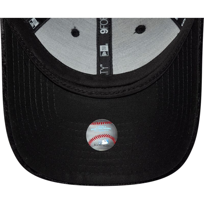 mutzen-gebogen-schwarz-verstellbares-band-9forty-pattern-velour-der-new-york-yankees-mlb-von-new-era mutzen-gebogen-schwarz-verstellbares-band-9forty-pattern-velour-der-new-york-yankees-mlb-von-new-era