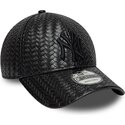 casquette-courbee-noire-snapback-avec-logo-noir-9forty-pu-weave-new-york-yankees-mlb-new-era