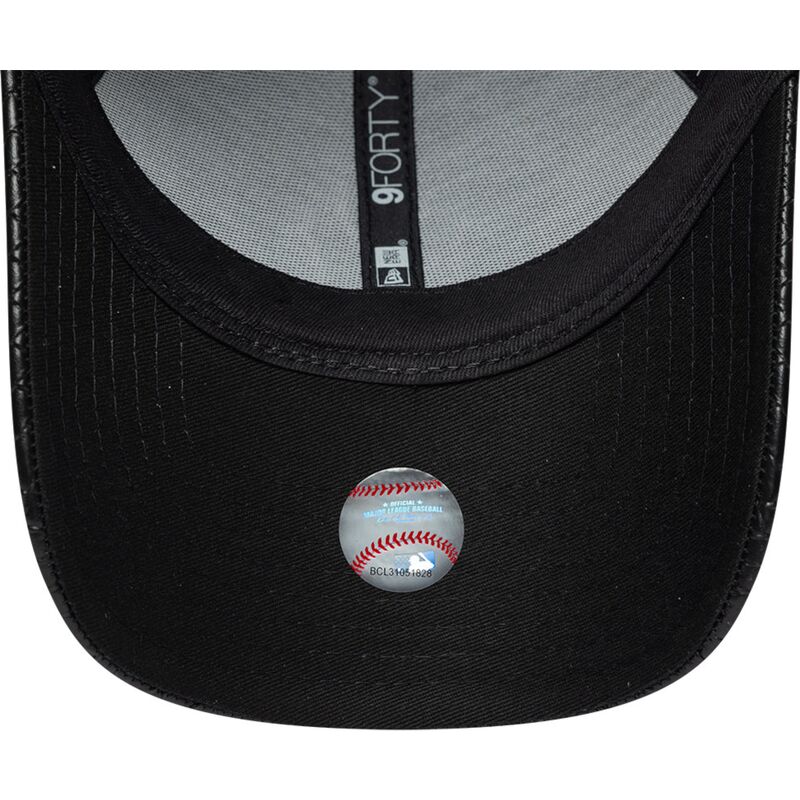 casquette-courbee-noire-snapback-avec-logo-noir-9forty-pu-weave-new-york-yankees-mlb-new-era casquette-courbee-noire-snapback-avec-logo-noir-9forty-pu-weave-new-york-yankees-mlb-new-era