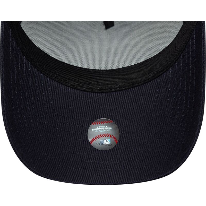 casquette-courbee-bleue-marine-snapback-avec-logo-rouge-e-frame-team-outline-new-york-yankees-mlb-new-era casquette-courbee-bleue-marine-snapback-avec-logo-rouge-e-frame-team-outline-new-york-yankees-mlb-new-era