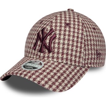 Casquette courbée grenat et beige ajustable pour femme avec logo grenat 9FORTY M-Crown Houndstooth New York Yankees MLB New Era