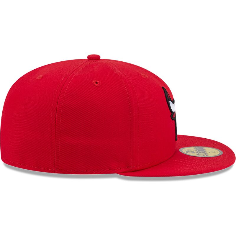 casquette-plate-rouge-ajustee-59fifty-side-script-chicago-bulls-nba-new-era