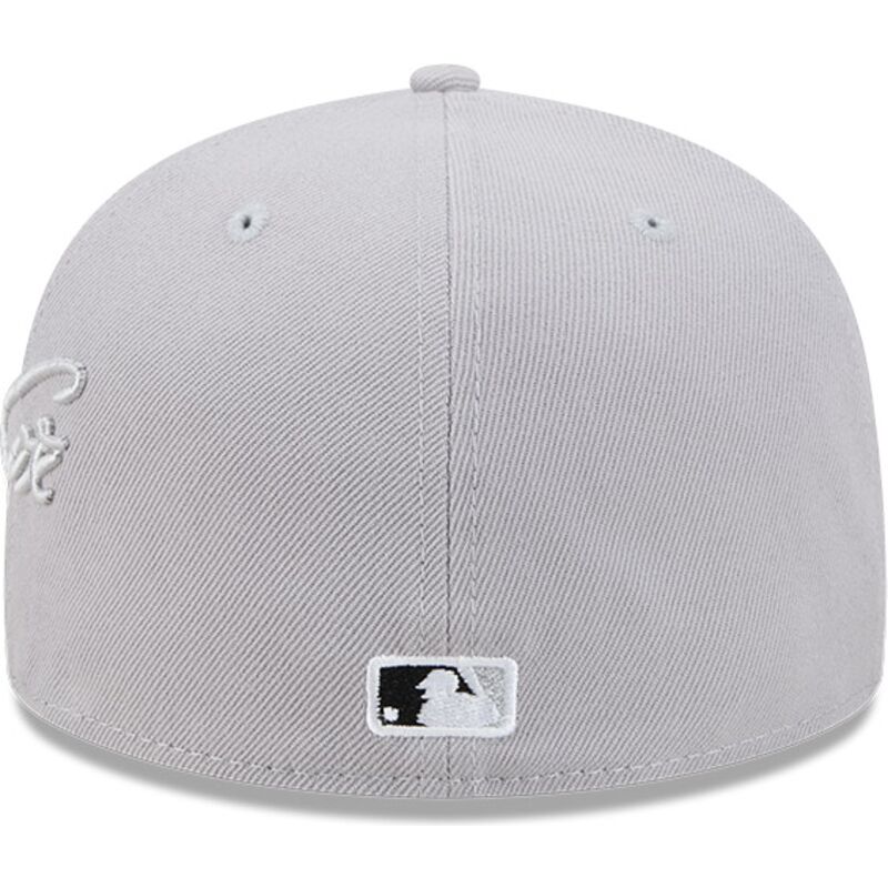 mutzen-flach-grau-angepasst-59fifty-side-script-der-chicago-white-sox-mlb-von-new-era mutzen-flach-grau-angepasst-59fifty-side-script-der-chicago-white-sox-mlb-von-new-era